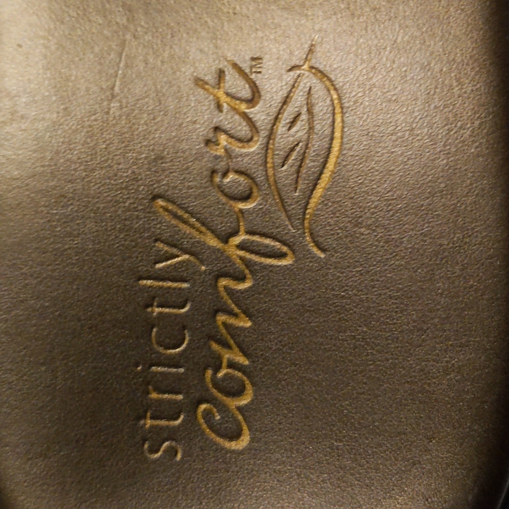 Sandals size 10 - Picture 7 of 7